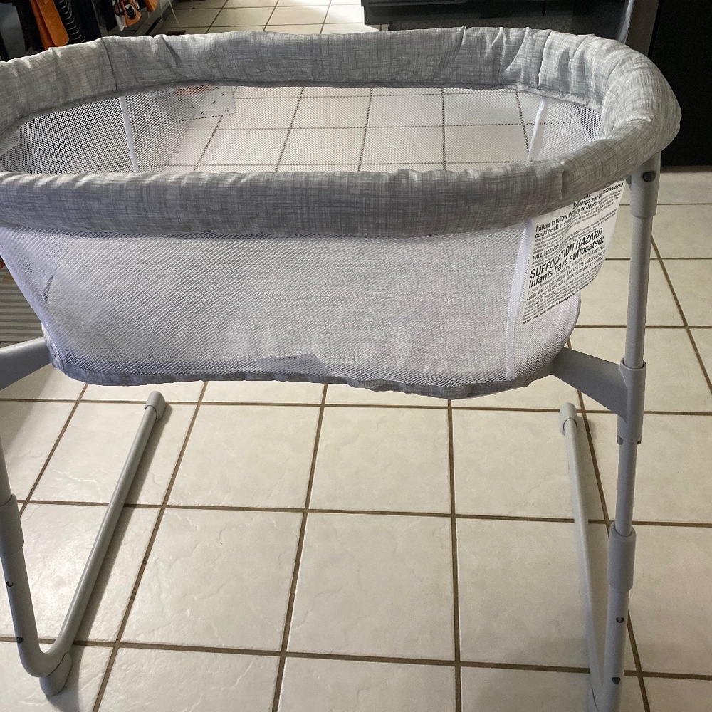 Baby side sleeper bassinet